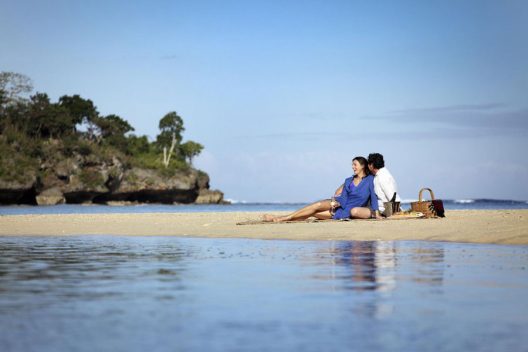 Intercontinental Fiji - Couple on Beach