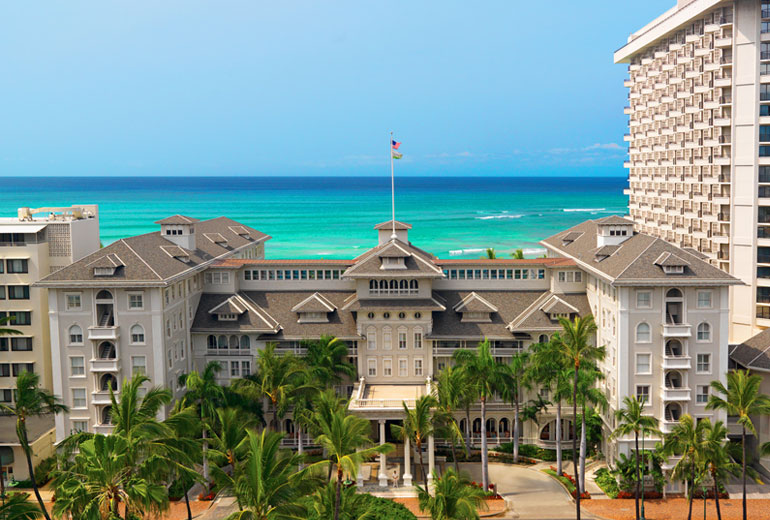 Moana-Surfrider-Hotel-View-Outside