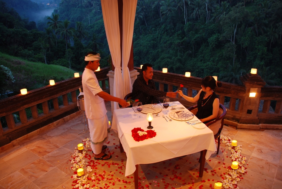 Viceroy-romantic-candlelight-dinner
