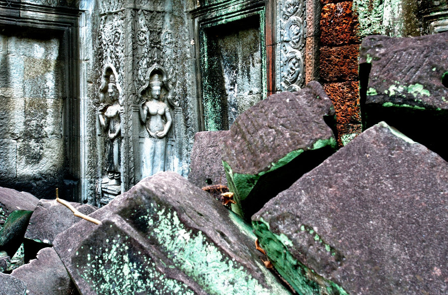 Outer-walls-of-Ta-Phrom-Temple-Angkor-Cambodia