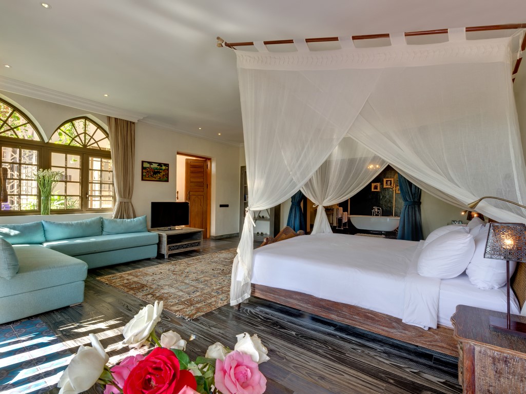 Villa-Sayang-dAmour-Bedroom-suite-opulence