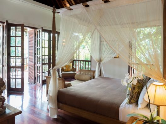 Villa-Batavia-Java-room-ensuite-with-copper-tub