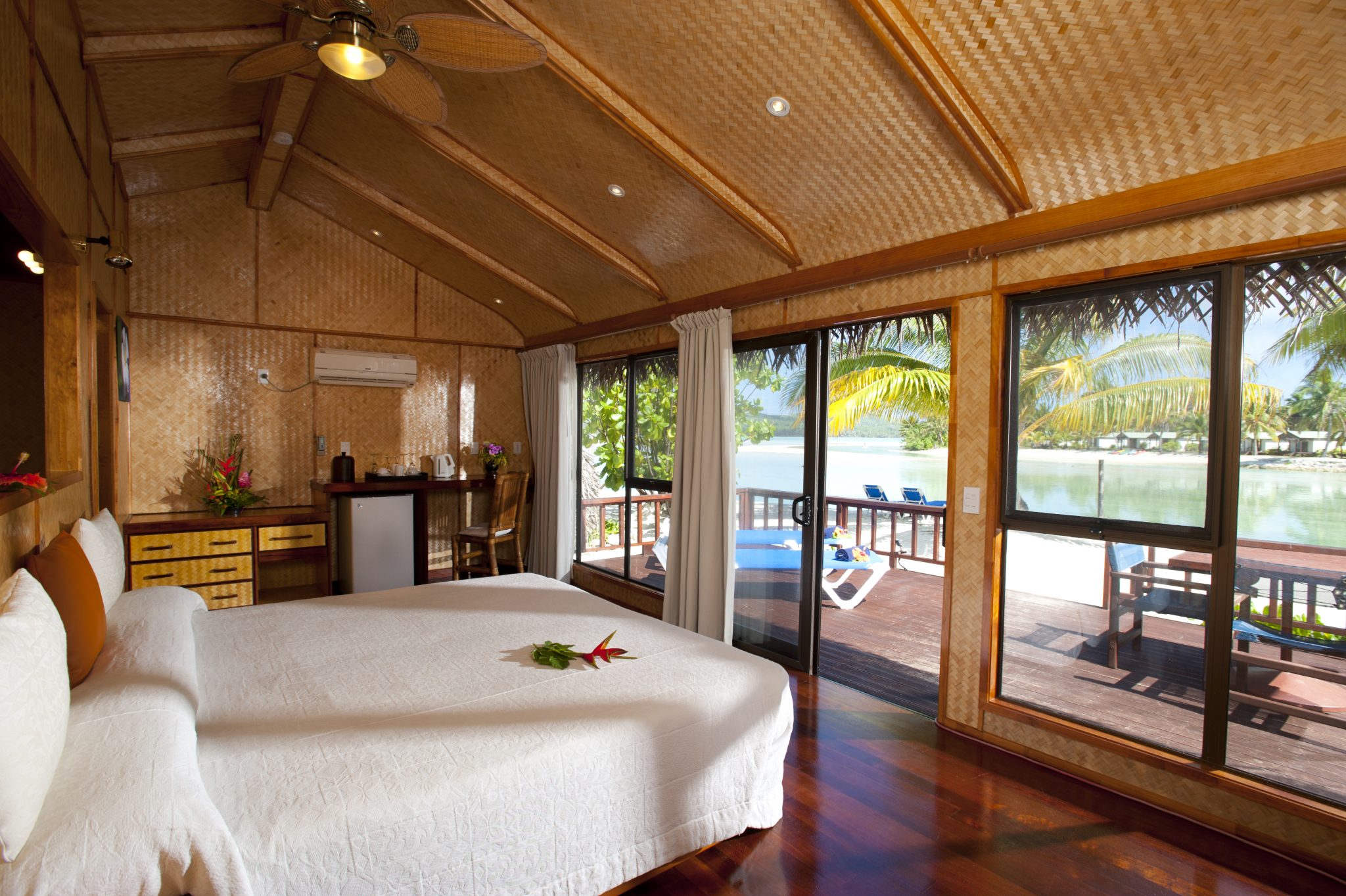 Aitutaki-Lagoon-Resort-Beachfront-Bungalow-1