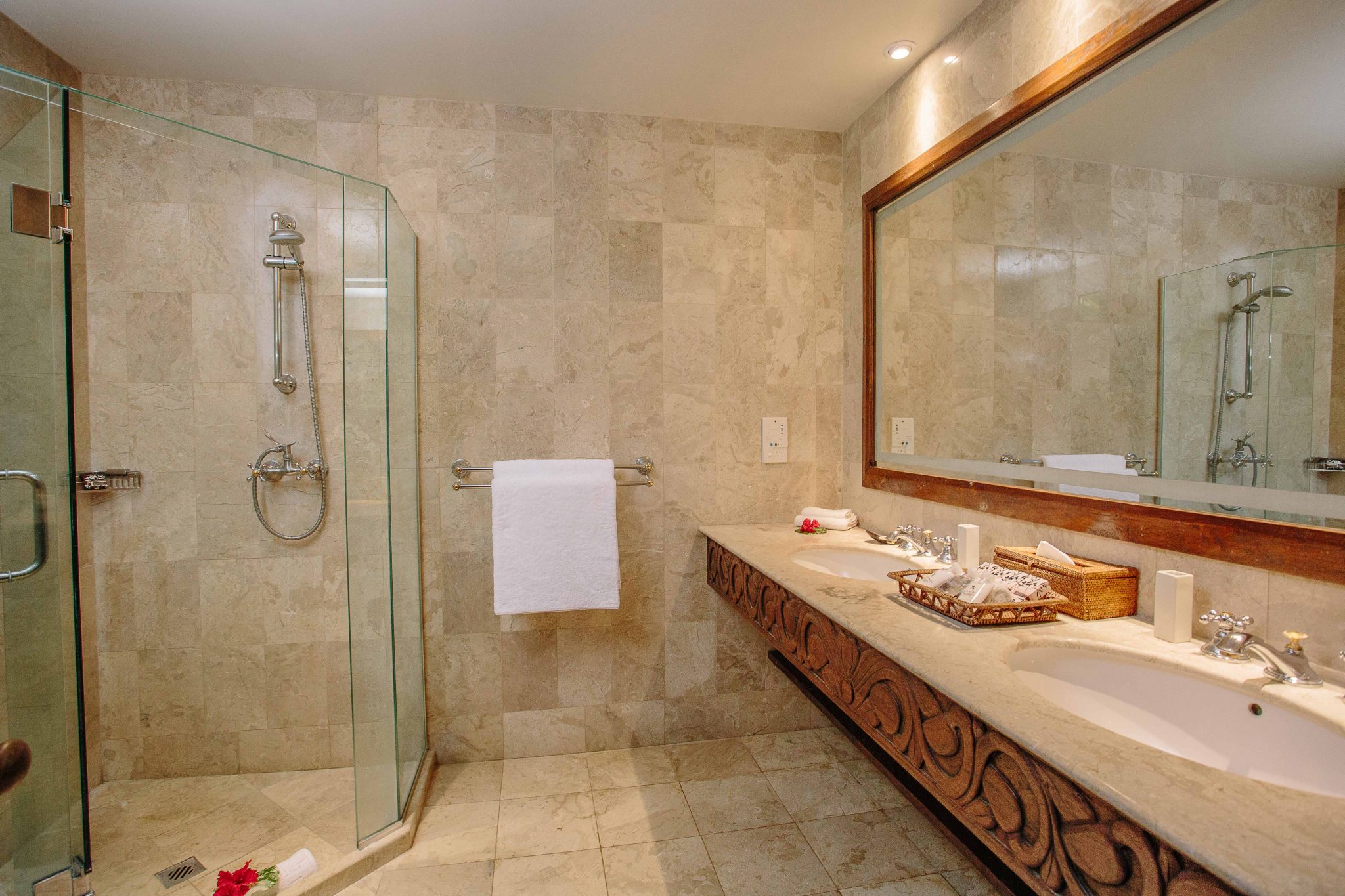 Pacific-Resort-Aitutaki-Premium-Beachfront-bathroom-1