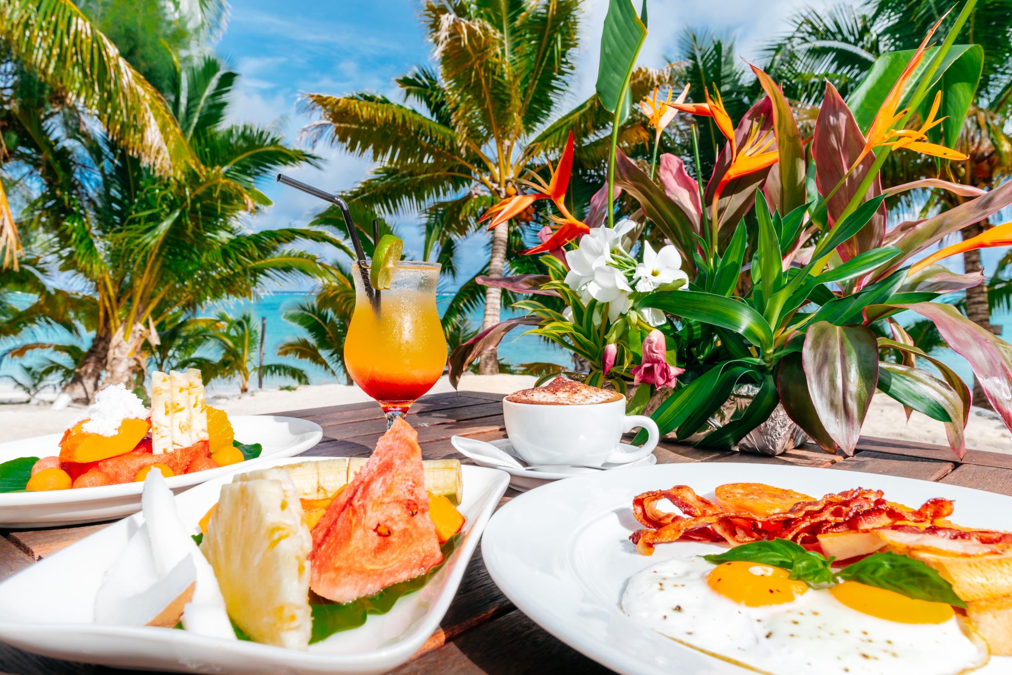 Tamanu-Beach-Aitutaki-Breakfast-beachside