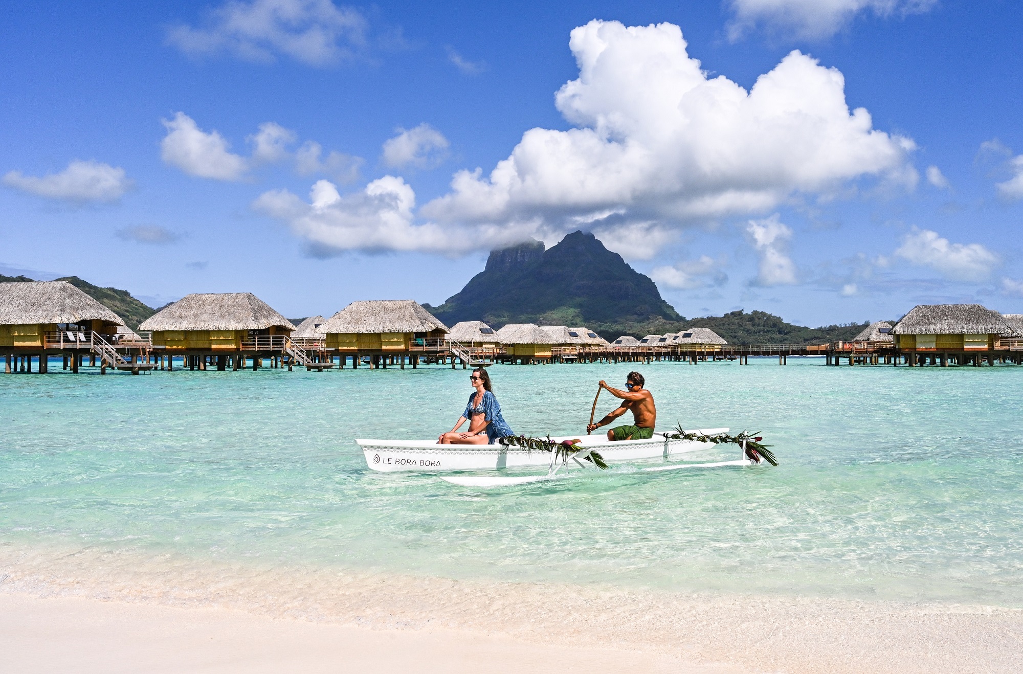 BOB_Le-Bora-Bora-by-Pearl-Resorts_canoe©Le-Bora-Bora-by-Pearl-Resorts