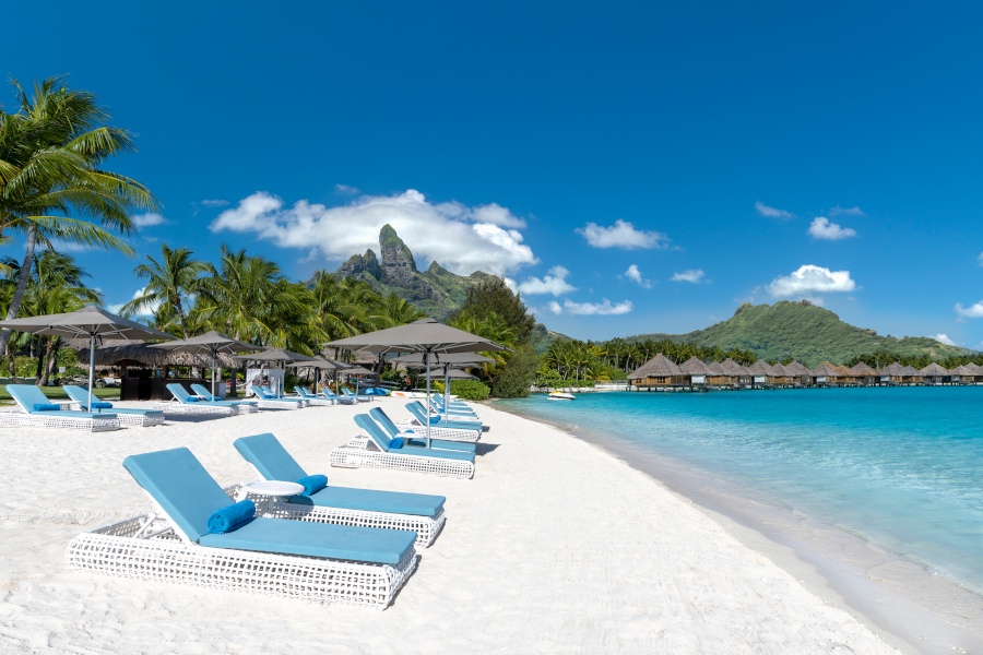 BOB_St-Regis_Main-Beach©St-Regis-Bora-Bora-3