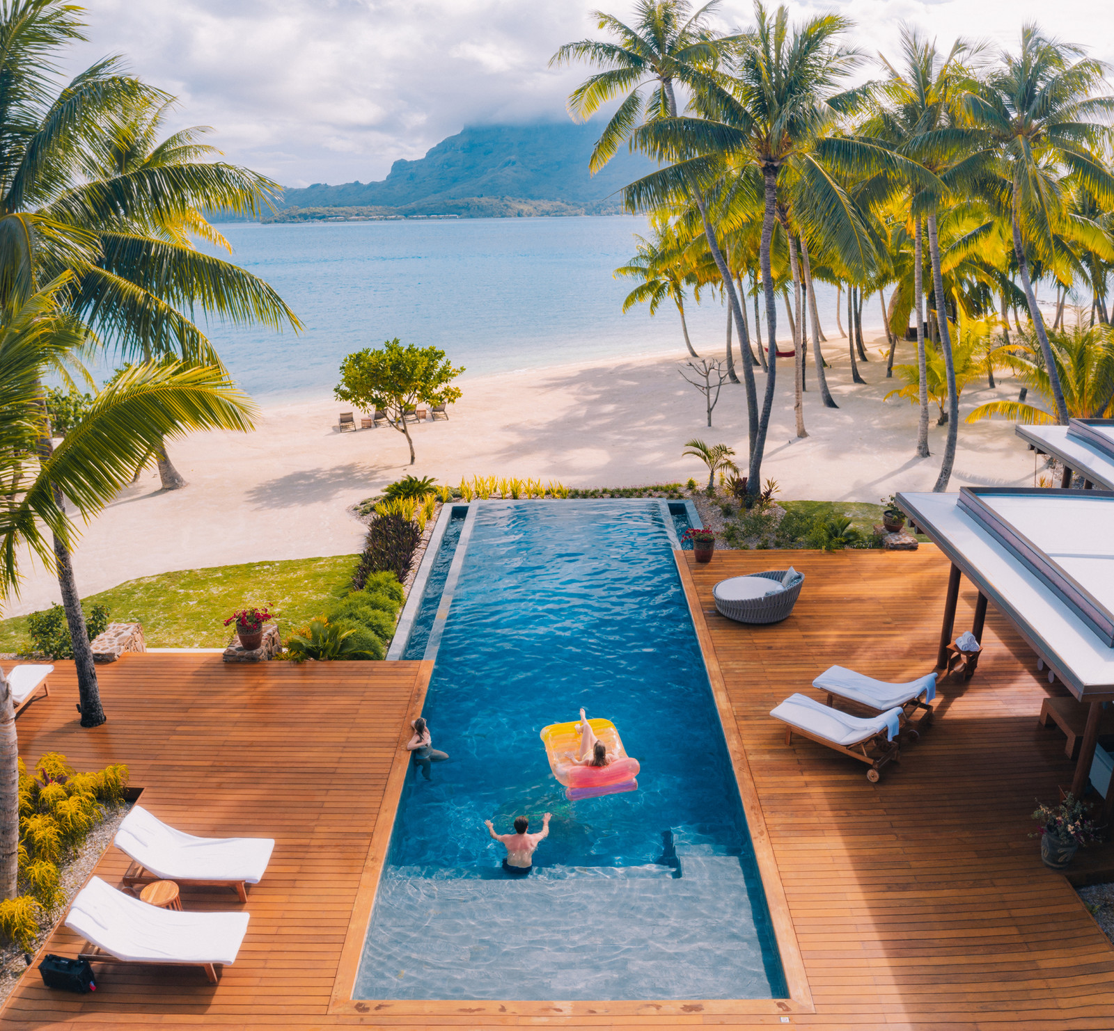 Four-Seasons-Bora-Bora_Villa-pool©Four-Seasons-2