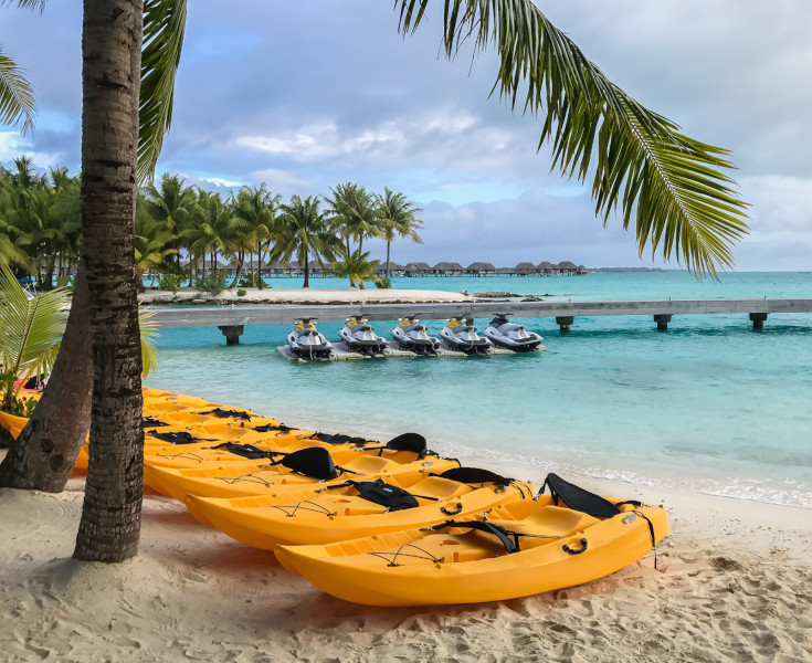 Four-Seasons_Bora-Bora-Activities_Kayaks