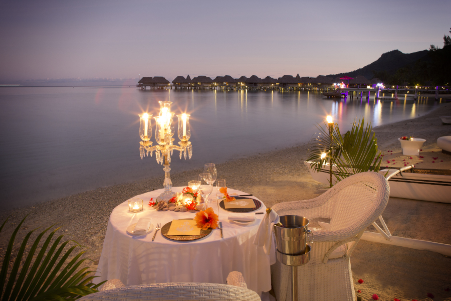 MOZ_Romantic-dinner©Sofitel-Kia-Ora-Moorea-2-1