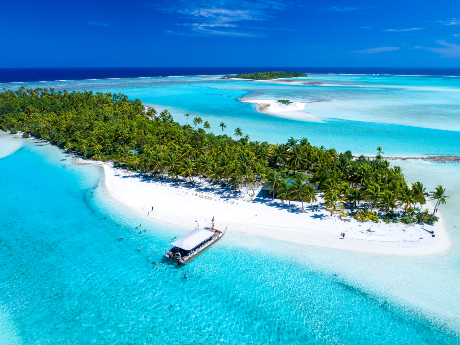 The-Vaka-Cruise-at-One-Foot-Island