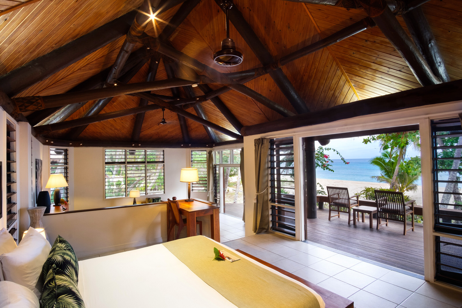 YIR Deluxe Beachfront Bure Bedroom