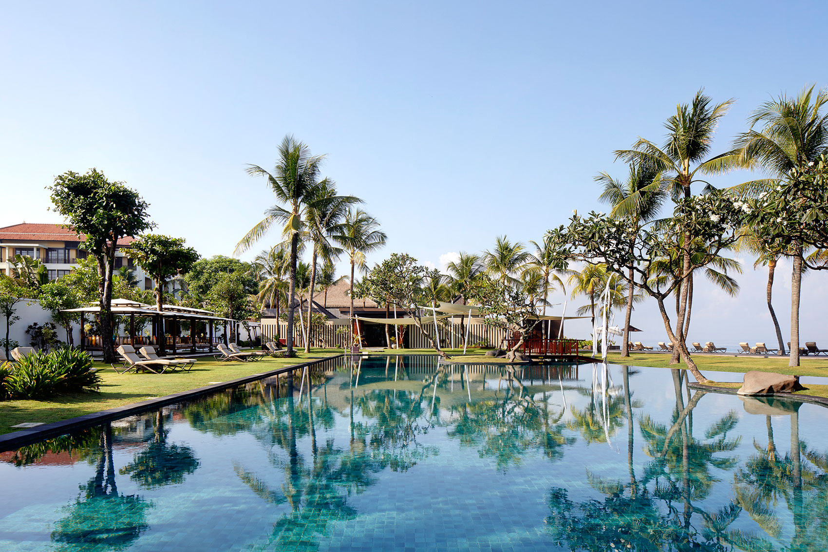 the-samaya-seminyak-main-swimming-pool-1-1538489297